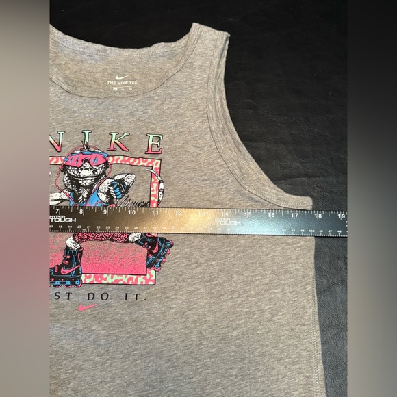 Nike youth tank with reptile rollerblading. - Picture 1 of 11